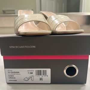 Ivory squared slip on heel 🤎